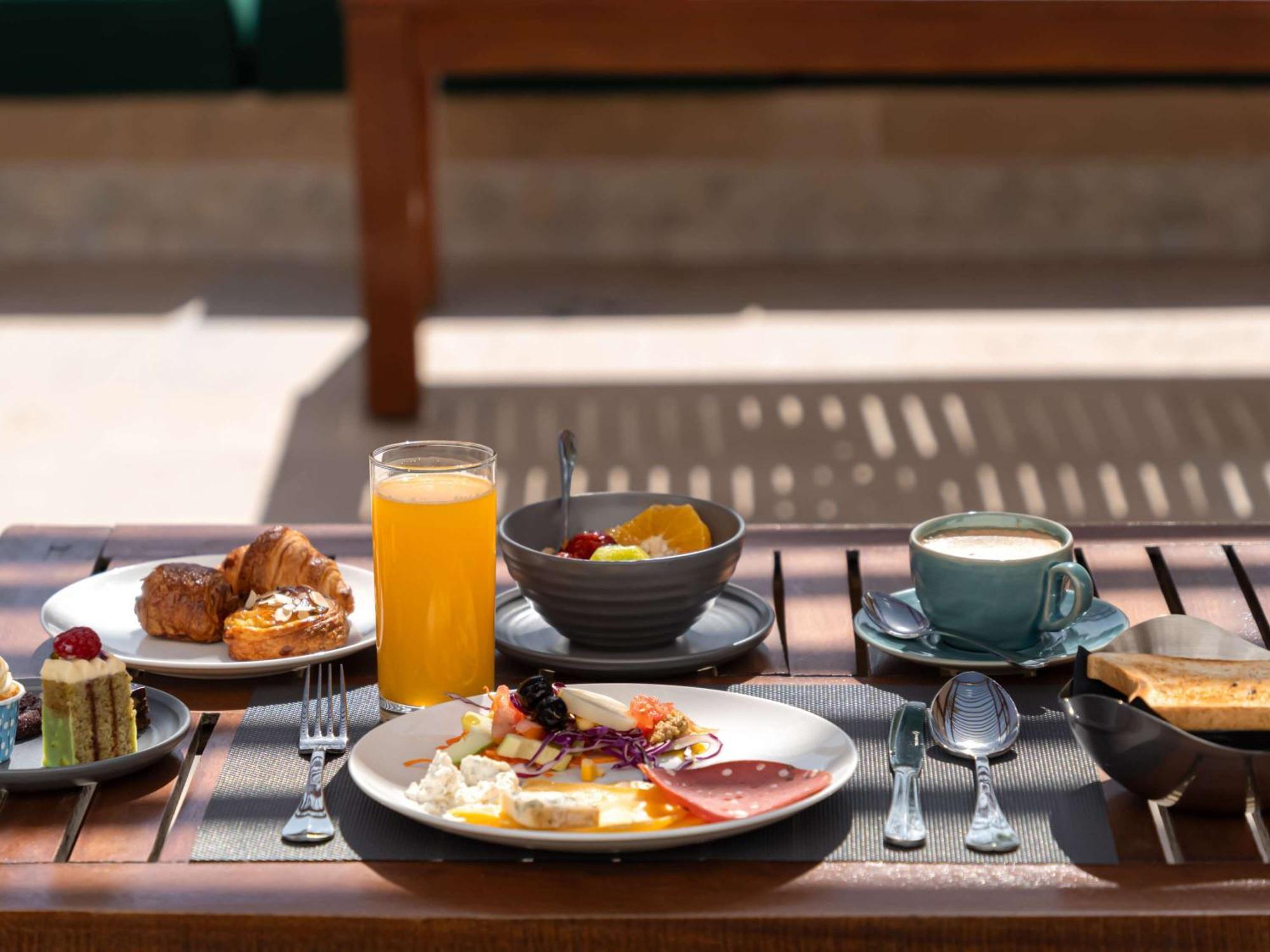 Sofitel Agadir Royal Bay Resort Bagian luar foto A breakfast at the hotel