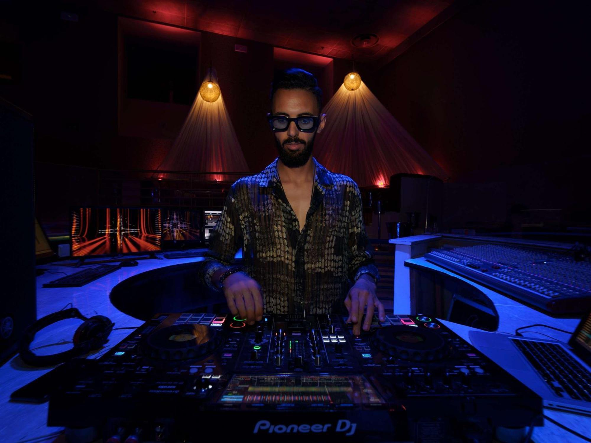Sofitel Agadir Royal Bay Resort Bagian luar foto DJ performing at a nightclub