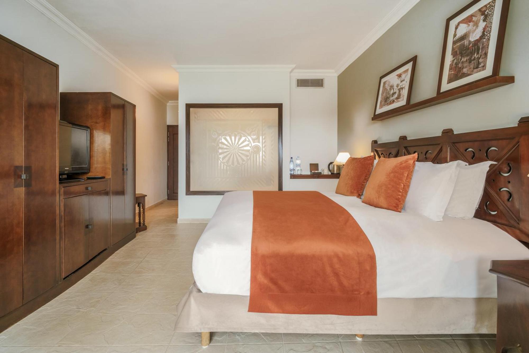 Sofitel Agadir Royal Bay Resort Bagian luar foto A bedroom at the hotel