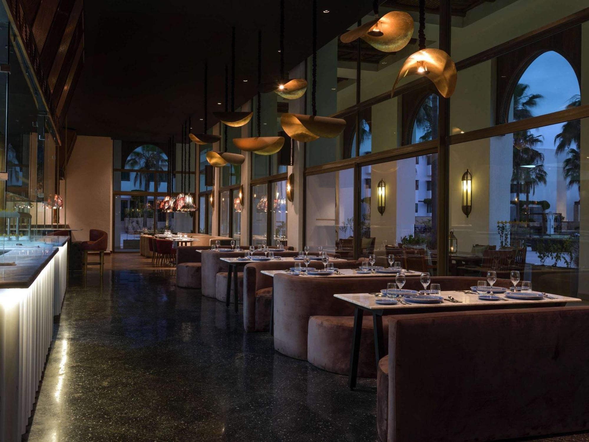Sofitel Agadir Royal Bay Resort Bagian luar foto The interior of the restaurant